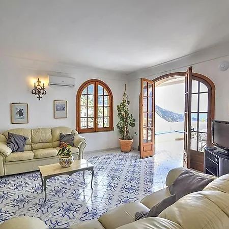 Sleeps 10 Pool Air Con Wifi